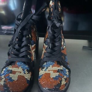 Steve Madden Pass Camo Multi
Rhinestone Platform Combat Lug Sole
Boots Size 8.5